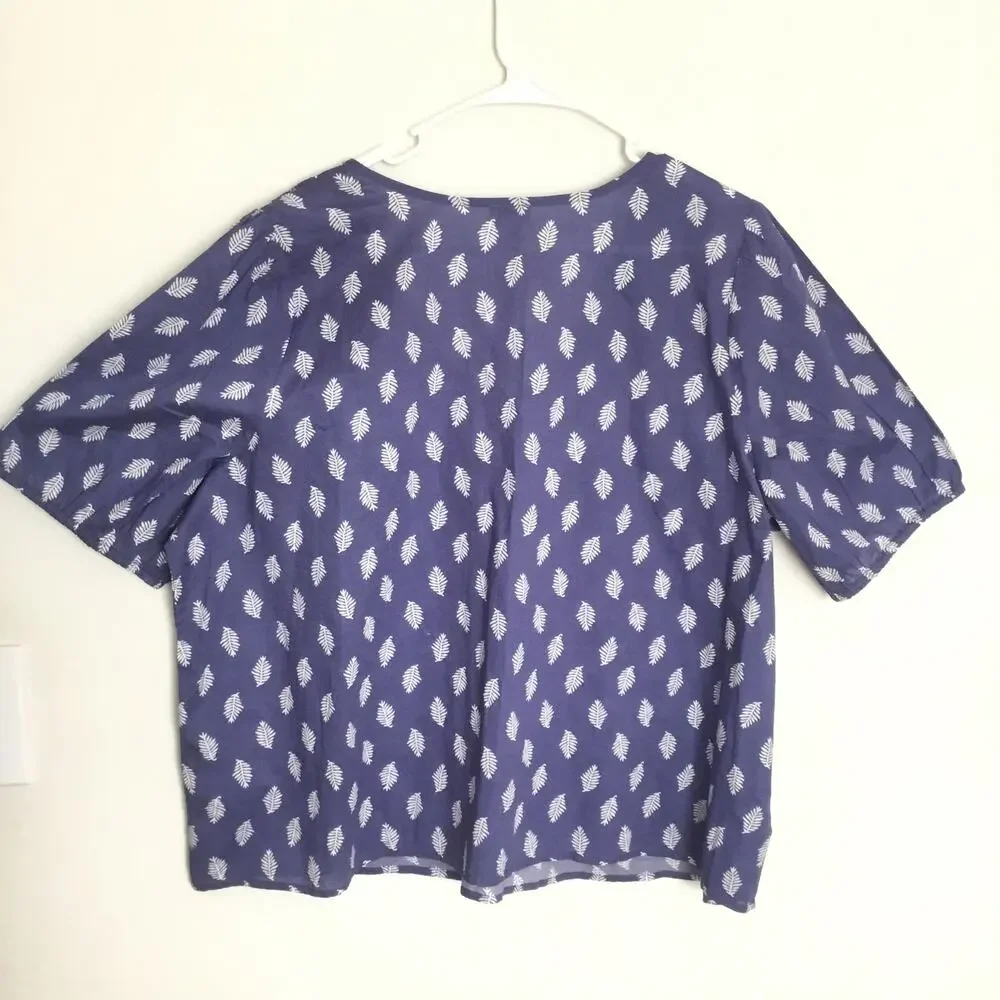 J.Crew Women's Cotton Blue and White Leaf print V-neck Top Plus Sz 3XL - Picture 4 of 7